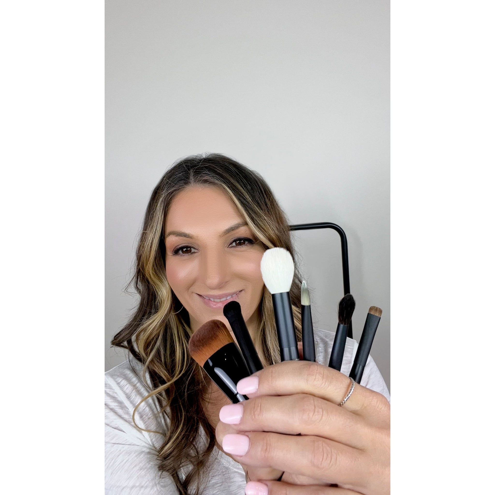 Flawless Essentials Brush Kit With FREE Glow Brush The Ultimate Brus flawless-essentials-brush-kit-with-free-glow-brush-the-ultimate-brus